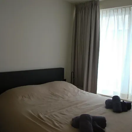 Christina's 2 Bed- Second Floor 4 Min From