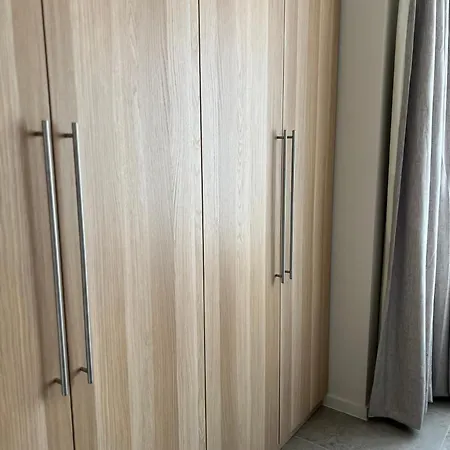 Christina's 2 Bed- Second Floor 4 Min From