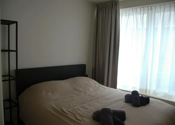 Christina's 2 Bed- Second Floor 4 Min From