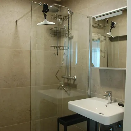 Christina's 2 Bed- Second Floor Apartman *