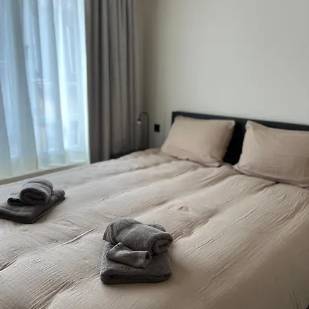 Christina's 2 Bed- Second Floor